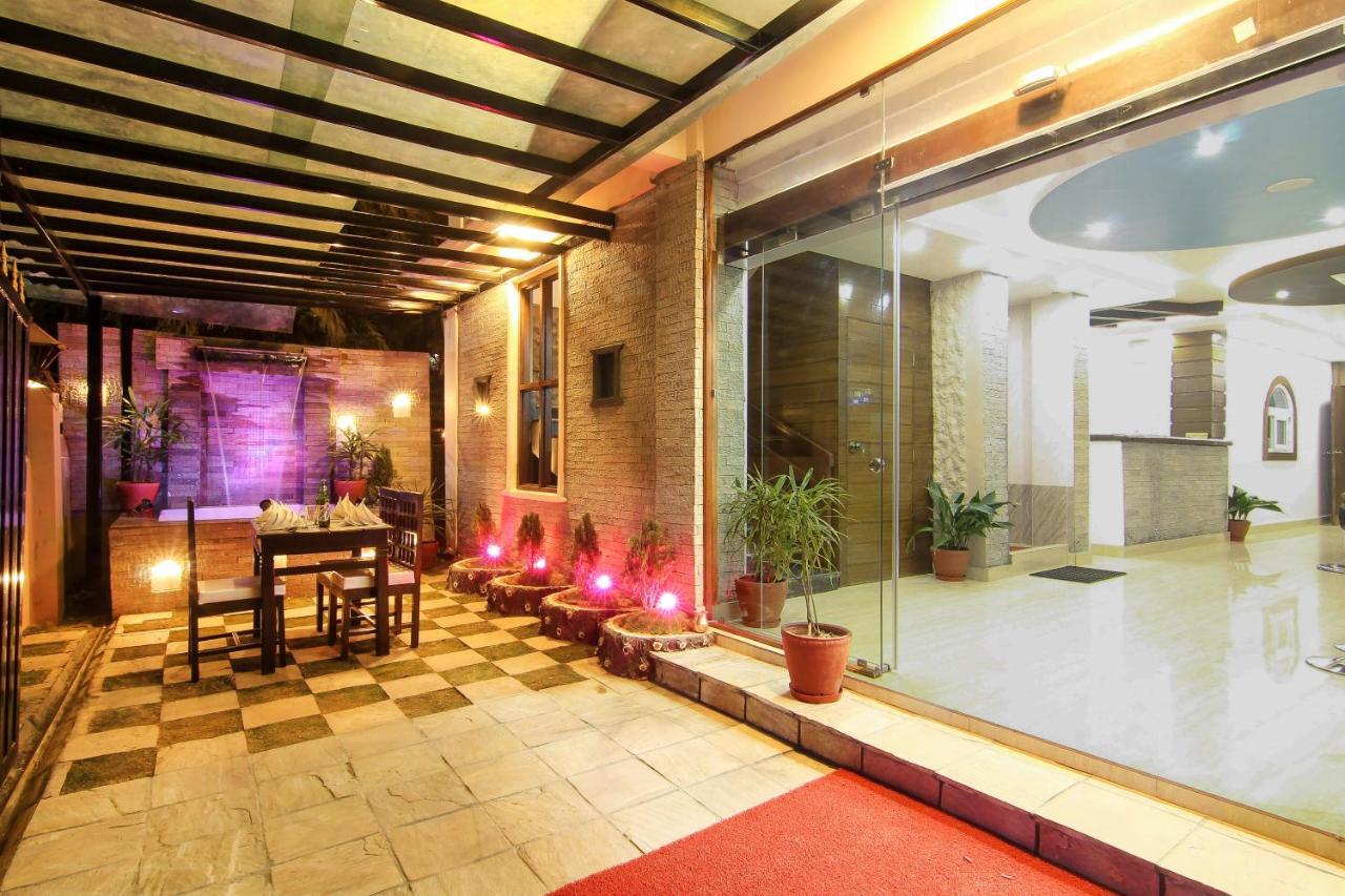 Hotel Lakeside Pvt. Ltd. Pokhara Buitenkant foto