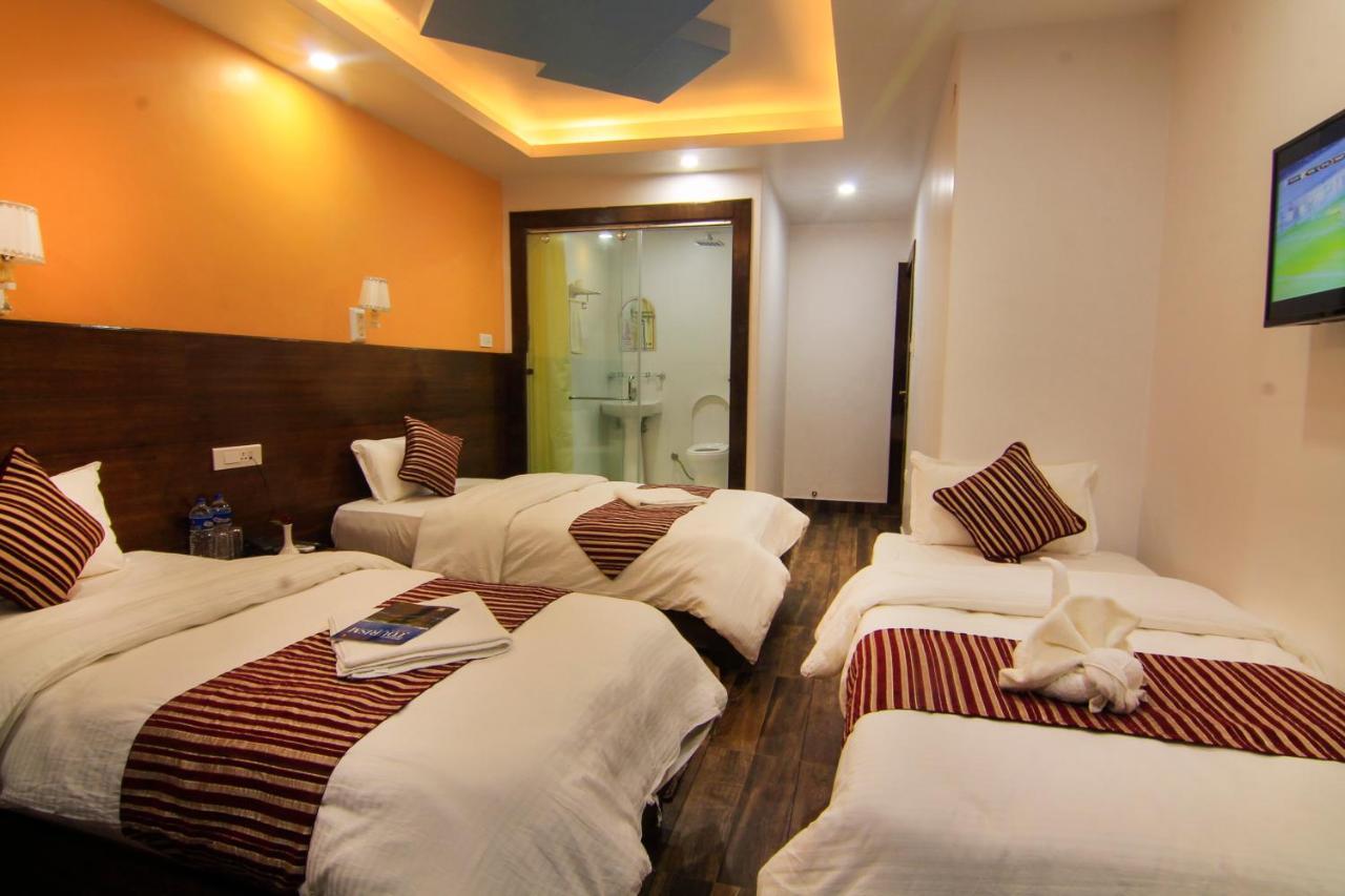 Hotel Lakeside Pvt. Ltd. Pokhara Buitenkant foto