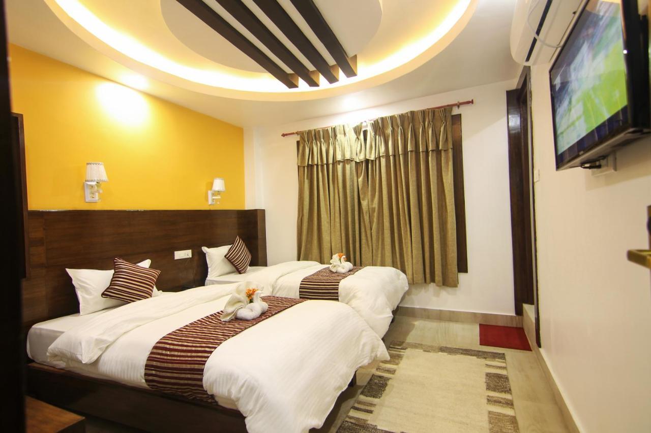 Hotel Lakeside Pvt. Ltd. Pokhara Buitenkant foto