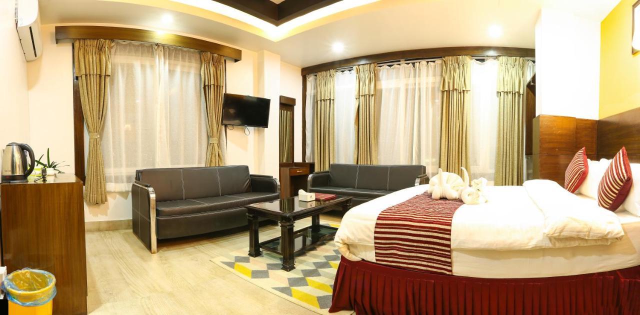 Hotel Lakeside Pvt. Ltd. Pokhara Buitenkant foto