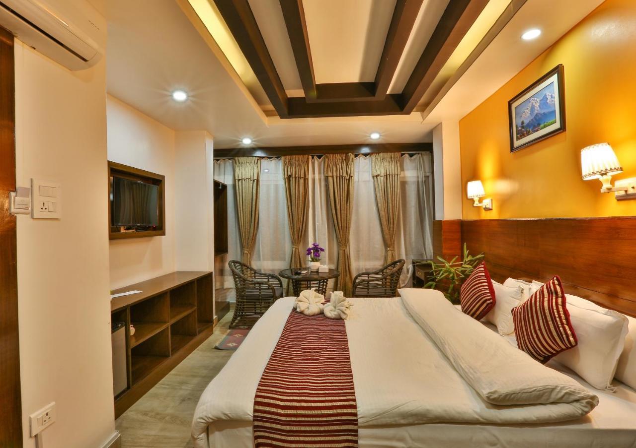 Hotel Lakeside Pvt. Ltd. Pokhara Buitenkant foto