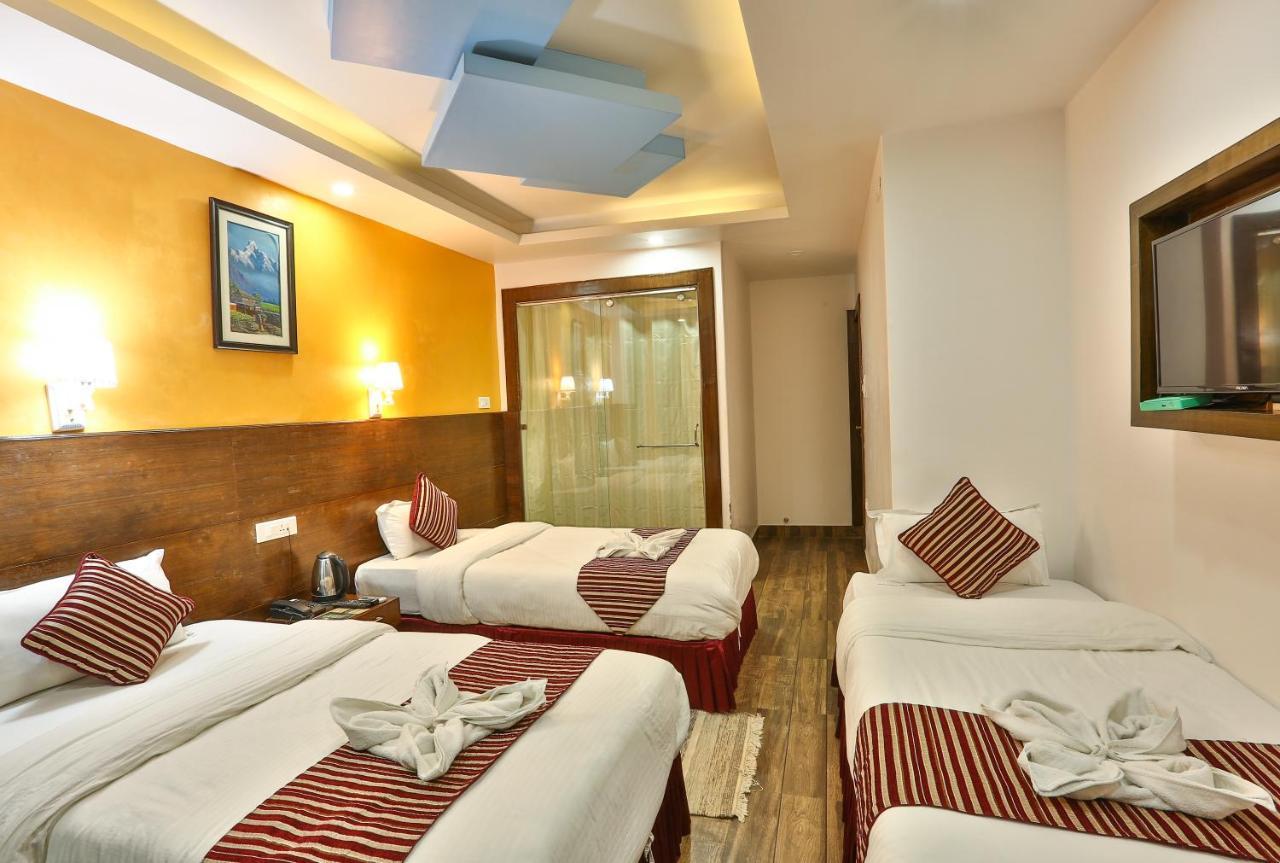 Hotel Lakeside Pvt. Ltd. Pokhara Buitenkant foto