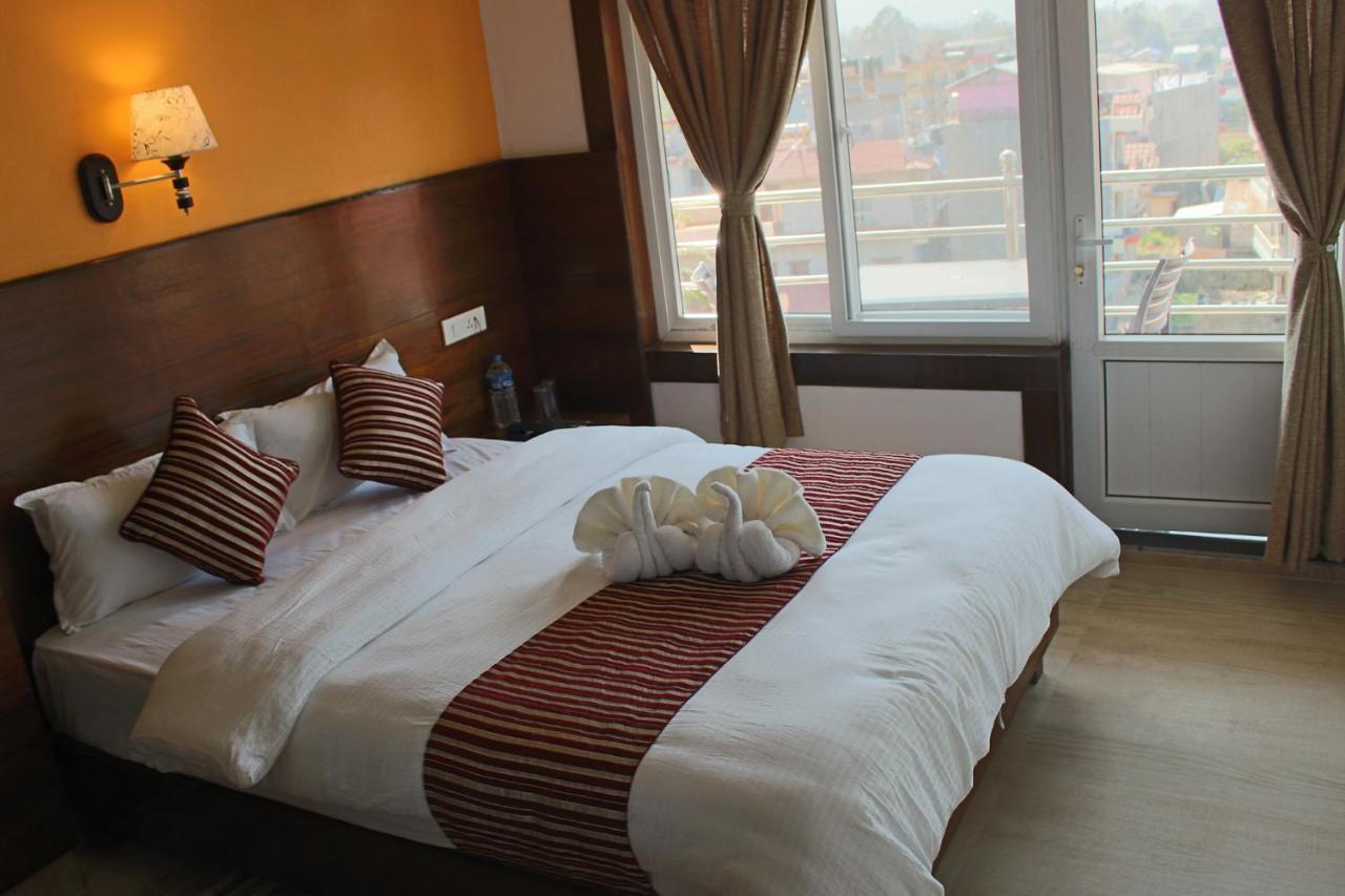 Hotel Lakeside Pvt. Ltd. Pokhara Buitenkant foto
