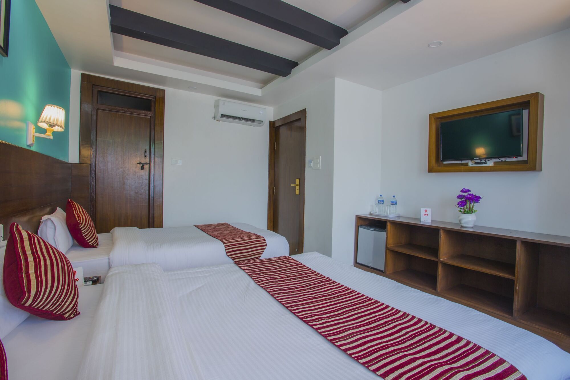 Hotel Lakeside Pvt. Ltd. Pokhara Buitenkant foto