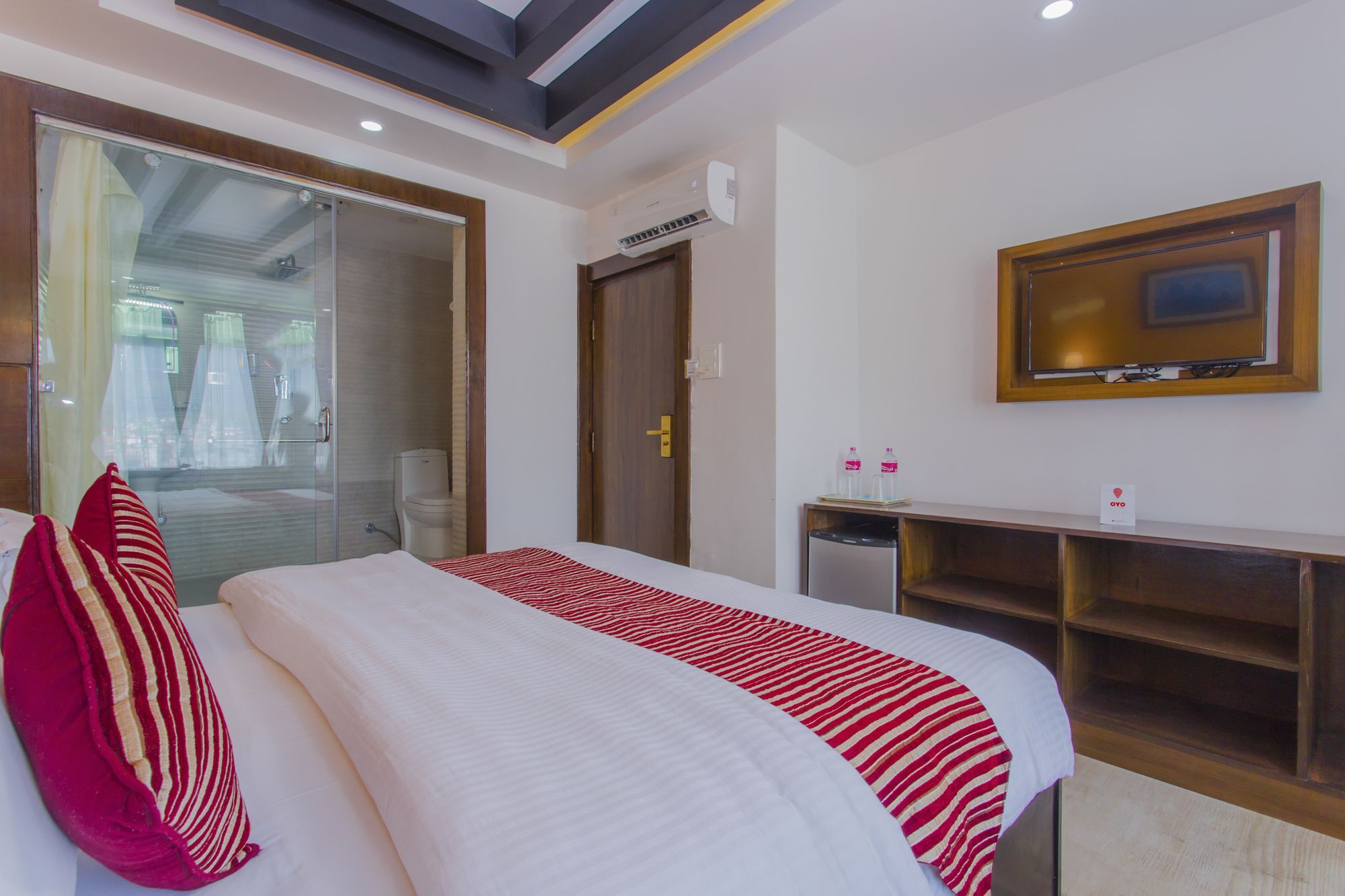 Hotel Lakeside Pvt. Ltd. Pokhara Buitenkant foto